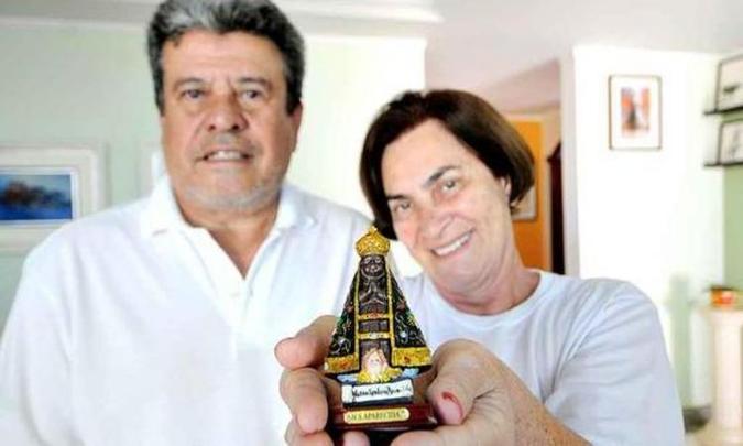 A imagem de Nossa Senhora Aparecida acompanha há décadas o casal João Eudes e Neide Pinto Eudes(foto: Leandro Couri EM DA Press) A imagem de Nossa Senhora Aparecida acompanha há décadas o casal João Eudes e Neide Pinto Eudes(foto: Leandro Couri EM DA Press)
