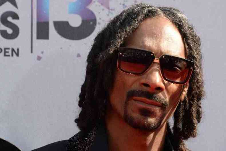 Snoop Dogg se apresentou em dois shows na Itlia e chegou ao aeroporto de Lamezia Terme para dirigir-se ao Reino Unido(foto: AFP PHOTO / ROBYN BECK )