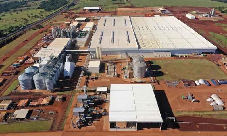 Cervejaria do grupo Petrpolis em Uberaba (MG) foi um dos investimentos atrados para o estado(foto: Divulgao / Grupo Petrpolis) Cervejaria do grupo Petrpolis, em Uberaba (MG)