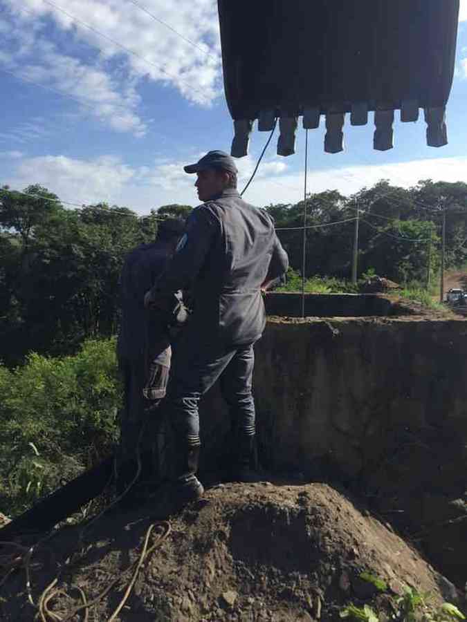 Corpo de Bombeiros teve dificuldade no resgate dos corposDivulgao