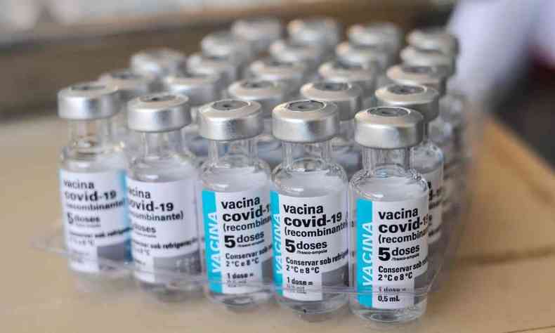 Frascos de vacina contra a COVID-19