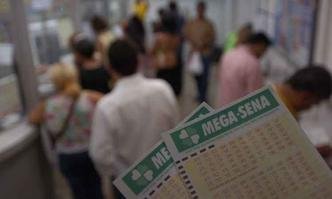 Apostas podem ser feitas at� as 19h em qualquer casa lot�rica do pa�s(foto: Emmanuel Pinheiro/EM/D.A.Press)