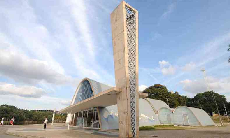 Obras do piso ao forro da igrejinha fazem parte de compromisso assumido com a Unesco para conservao do conjunto arquitetnico da Pampulha (foto: Leandro Couri/EM/DA Press)