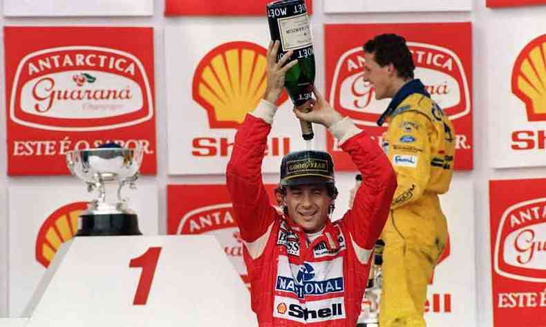 Documentrios sobre a vida e a carreira de Ayrton Senna, que no dia 21 teria completado 60 anos, so uma das opes para os amantes do esporte na TV(foto: JULIO PEREIRA/AFP - 28/3/93)