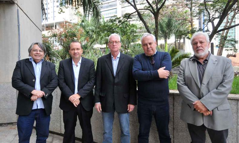 Reunidos na sede dos Associados Minas, os acionistas Joaquim de Freitas, Leonardo Moisés, Camilo Teixeira da Costa Filho, Josemar Gimenez de Resende e Mário Neves(foto: GLADYSTON RODRIGUES/EM/D.A PReSS) Reunidos na sede dos Associados Minas, os acionistas Joaquim de Freitas, Leonardo Moisés, Camilo Teixeira da Costa Filho, Josemar Gimenez de Resende e Mário Neves