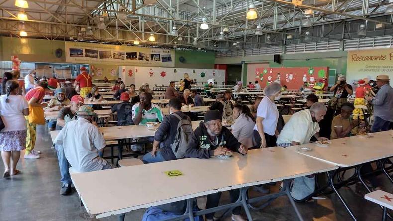Restaurante Popular I, no Centro, distribuiu 3,5 mil refeições neste Natal(foto: Edésio Ferreira/EM/D.A.Press) Restaurante Popular I, no Centro, que recebeu 3,5 mil para o almoço de Natal