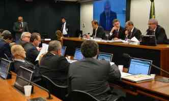 Parlamentares fecharam acordo para convocaes em reunio fechada da CPI do BNDES(foto: Jos Cruz/Agncia Brasil)