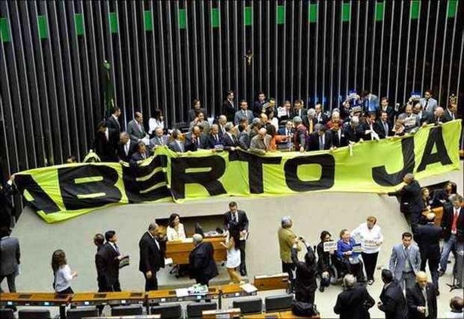 Plenário da Câmara dos Deputados aprovou o voto aberto. Batalha agora é no Senadol, onde relator tenta evitar que projeto seja fatiado(foto: Valter Capanato/ABR) Plenário da Câmara dos Deputados aprovou o voto aberto. Batalha agora é no Senadol, onde relator tenta evitar que projeto seja fatiado(foto: Valter Capanato/ABR)