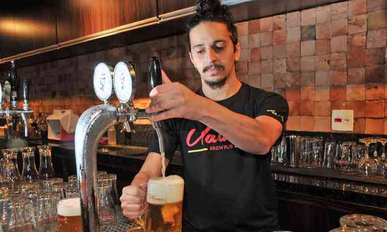 Bar no Sion oferece sete estilos de cerveja(foto: Fotos: Marcos Vieira/EM/D.A Press)