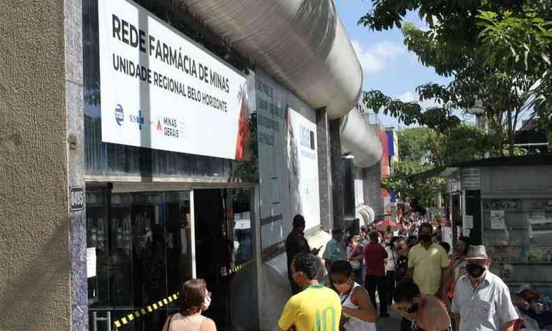 Farmcia de Minas tem manh com filas enormes e aglomeraes em Belo Horizonte