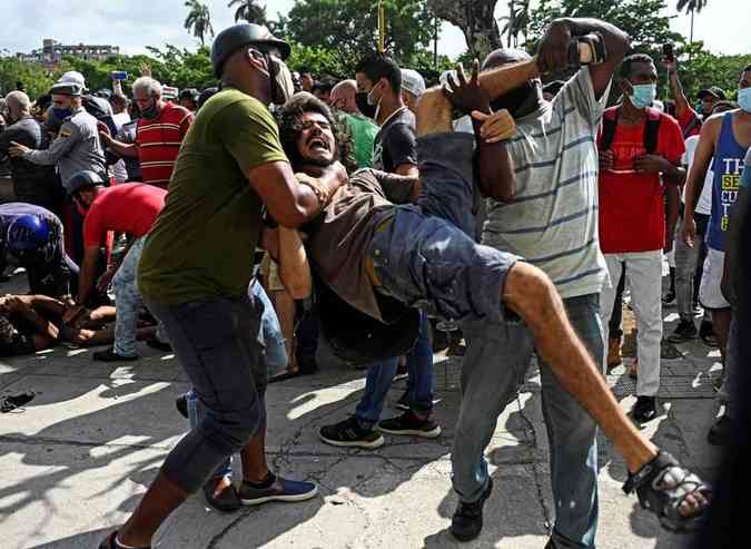 Cuba tem dia de protestos inditos contra o governoYAMIL LAGE / AFP