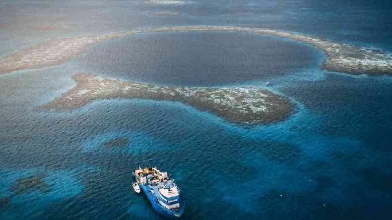 O Grande Buraco Azul de Belize  um dos buracos no Golfo do Mxico e na regio do Caribe(foto: Aquatica)