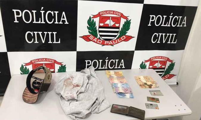 Materiais apreendidos com os suspeitos detidos na segunda-feira(foto: Polícia Civil de SP/Divulgação) Materiais apreendidos com os suspeitos detidos na segunda-feira(foto: Polícia Civil de SP/Divulgação)