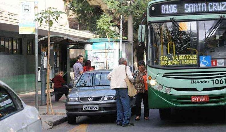 Reajuste de quase 10% nas passagens vai afetar linhas de ônibus, integração com o metrô e táxis-lotação de BH (foto: Gladyston Rodrigues/E.M/D.A Press - 4/6/14) Reajuste de quase 10% nas passagens vai afetar linhas de ônibus, integração com o metrô e táxis-lotação de BH (foto: Gladyston Rodrigues/E.M/D.A Press - 4/6/14)