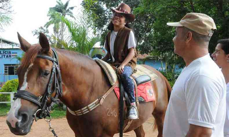 Emmily Almeida escolheu se transformar em um cowboy para o ensaio, em projeto  espera de doaes(foto: Paulo Filgueiras/EM/DA Press)