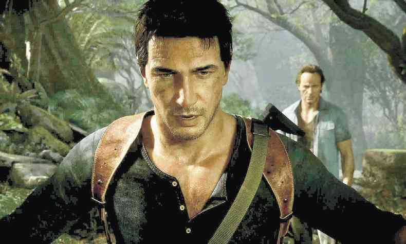 Dois personagens do game Uncharted 4 caminham numa floresta 