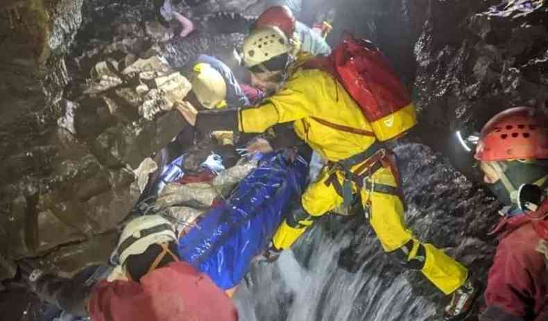 Homem Fica Preso Em Caverna Por 54 Horas Até Ser Resgatado No Reino Unido Internacional 7068