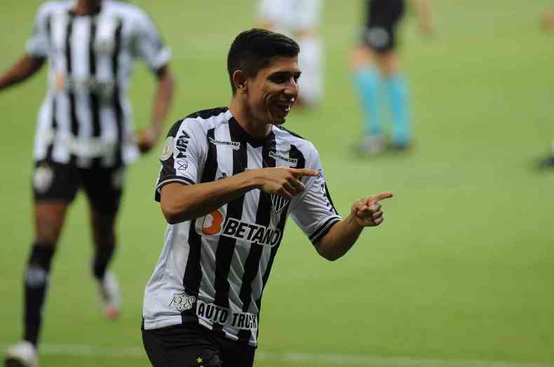 Savarino foi o grande destaque do jogo ao marcar dois gols(foto: Alexandre Guzanshe/EM/D. A Press)