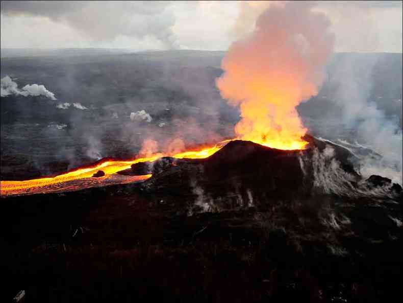 No ano passado, a erupo do Kilauea foi a maior em pelo menos 600 anos. Ele  considerado um dos vulces mais ativos do mundo(foto: US Geological Survey/AFP)