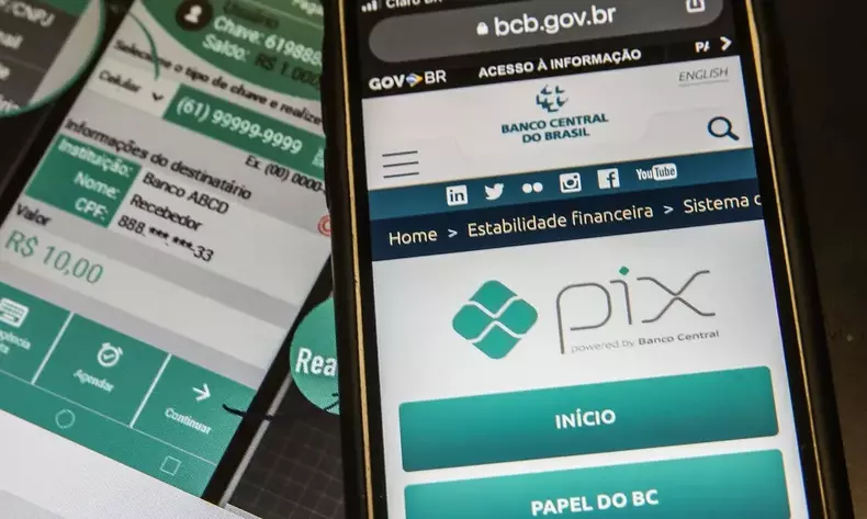 Telas de celular em plataforma PIX.