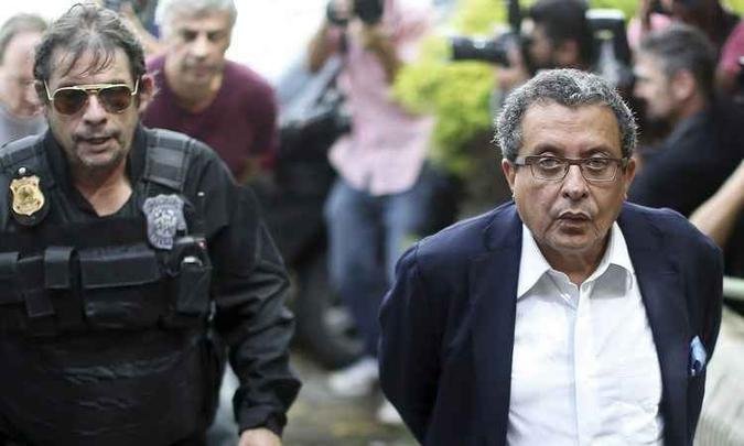 O publicit�rio Jo�o Santana � preso ap�s sua chegada a S�o Paulo em 23 de fevereiro de 2016(foto: AFP PHOTO / STR )