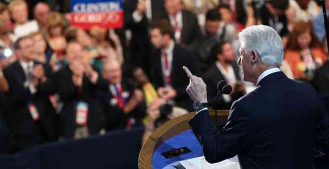 Bill Clinton discursa no segundo dia da conveno do Partido Democrata(foto: Win McNamee/Getty Images/AFP)