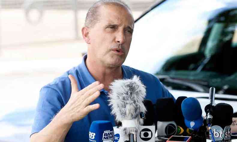 Depois de longo desgaste no governo, Onyx Lorenzoni deixou a chefia da Casa Civil e ganhou nova Pasta. Deputado Osmar Terra foi descartado (foto: Fotos: ANTNIO CRUZ/AGNCIA BRASIL E JOS CRUZ/AGNCIA BRASIL)