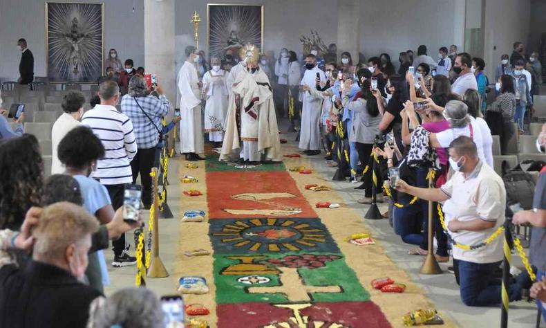 O Corpus Christi tambm  conhecido como o Santssimo Sacramento