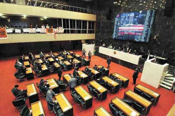 Projeto de lei que atende aos servidores exonerados foi encaminhado ontem pelo governo de Minas  Assembleia Legislativa (foto: Crsitina Horta/EM/D.A Press - 10/7/15)