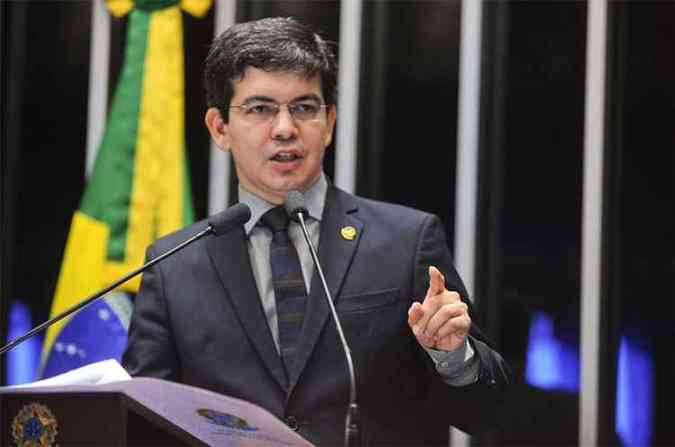 Senador Randolfe Rodrigues defende uma consulta popular para saber se Dilma deve ou no continuar no cargo(foto: Arquivo/Agncia Senado)