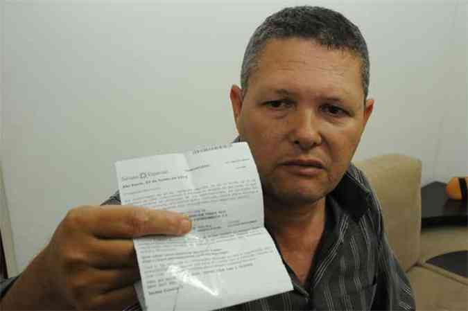 Carlos Henrique Reis recebeu carta informando que seu nome iria para a Serasa, mas ele desconhece dvida de R$ 600 cobrada por banco(foto: Cristina Horta/EM/D.A Press)