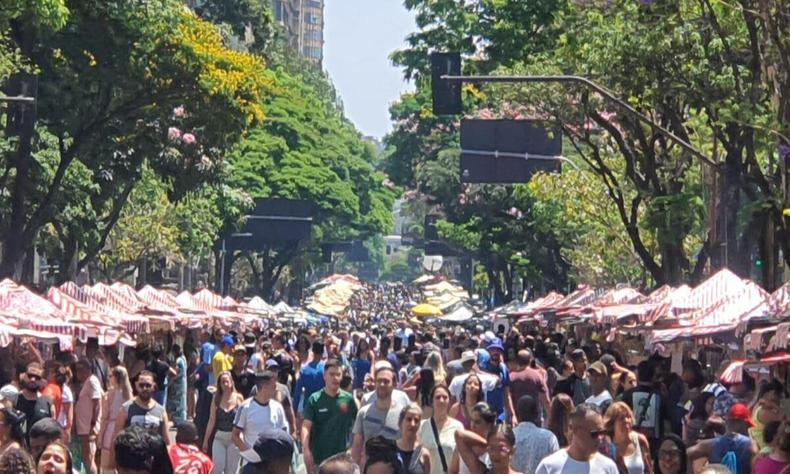 Feira Hippie da Afonso Pena fica lotada neste domingo (24/9)