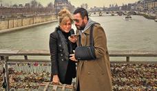 Jennifer Aniston lana 'Mistrio em Paris' e recomenda mais humor ao mundo