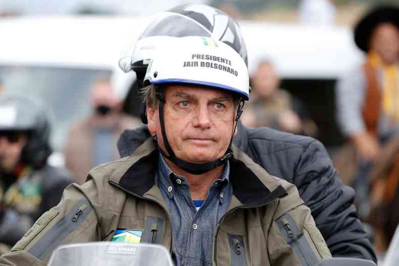 Jair Bolsonaro em motociata promovida por apoiadores(foto: Alan Santos/PR)