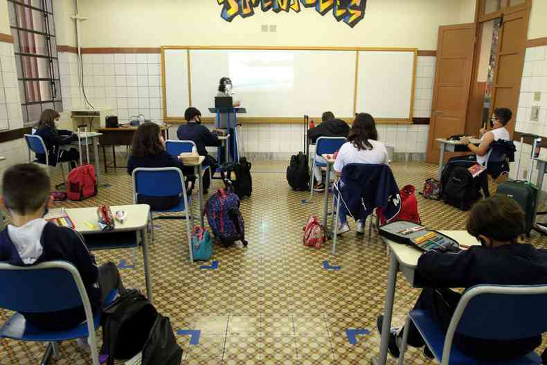 Alunos do 5 ano na sala de aula do Colgio Marista Dom Silvrio(foto: Jair Amaral/EM/D.A Press )