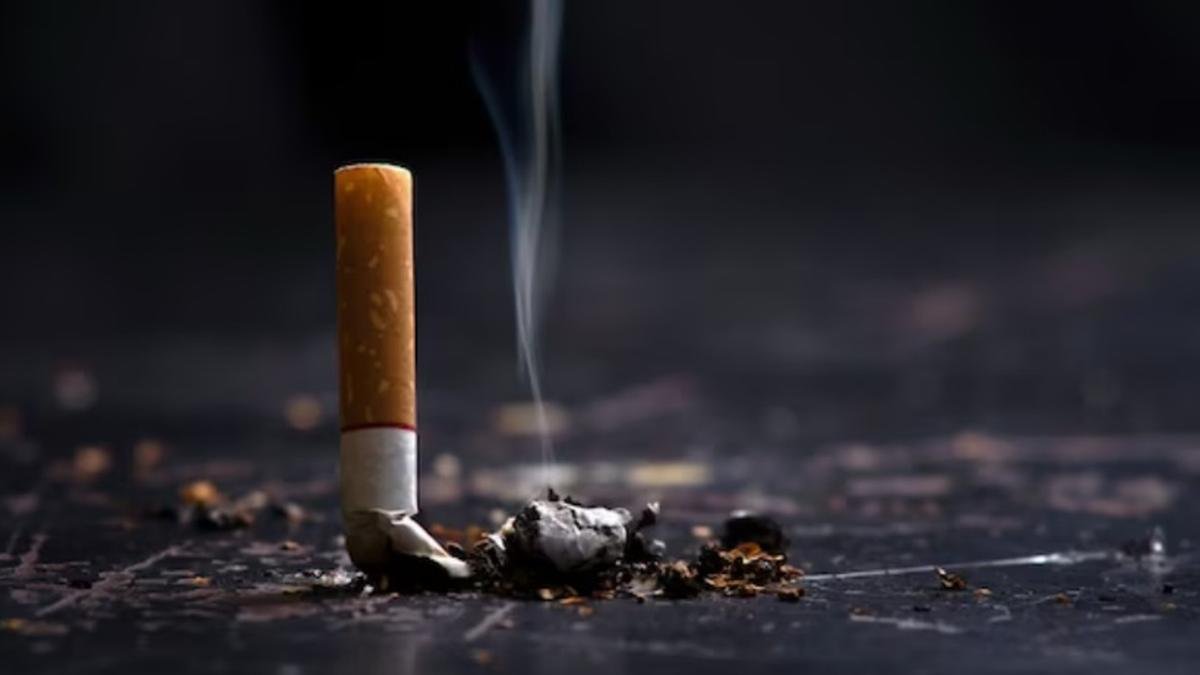 Rauchen wird mit 90 % der Lungenkrebsfälle in Verbindung gebracht Rauchen wird mit 90 % der Lungenkrebsfälle in Verbindung gebracht