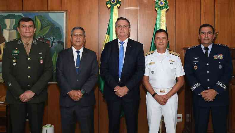 General Paulo Srgio Nogueira  o primeiro da esquerda, na foto com Bolsonaro