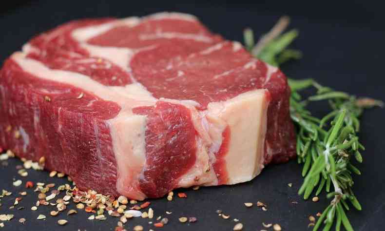 bife de carne bovina