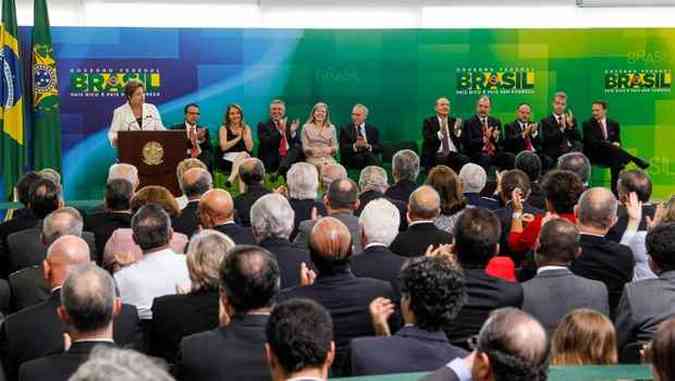 Presidente Dilma Rousseff discursa durante a posse de quatro ministros(foto: Roberto Stuckert Filho/PR)