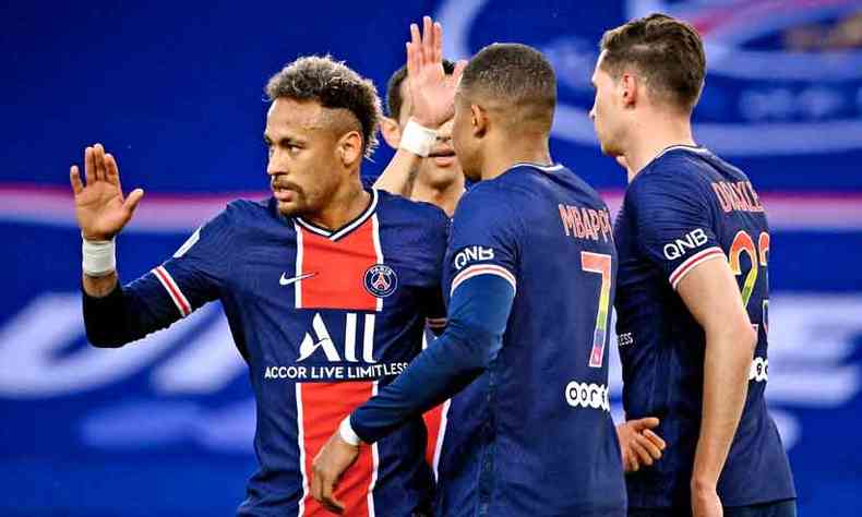 Neymar foi alvo recente de denncias de abuso sexual, o que mancha a imagem do esporte como um aliado do pblico na superao de adversidades(foto: Franck Fife/AFP)