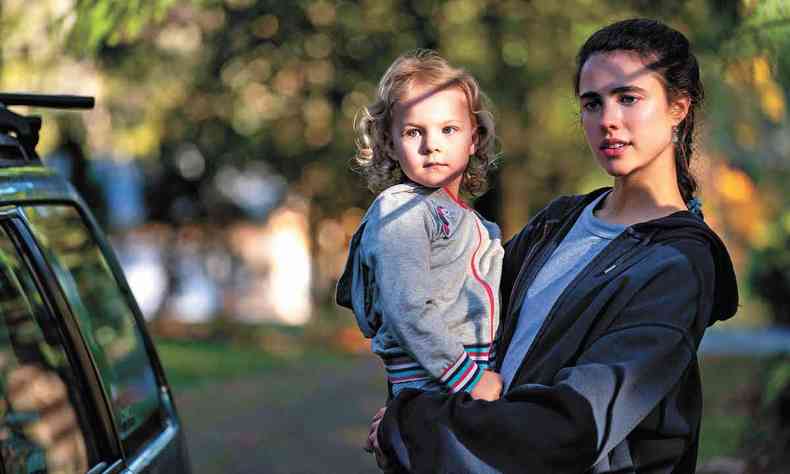 Alex (Margaret Qualley) e sua filha Maddy (Rylea Nevaeh Whittet) na srie ''Maid'', sobre empregada domstica que tenta garantir sua sobrevivncia. Estreia ser no prximo dia 1, na Netflix