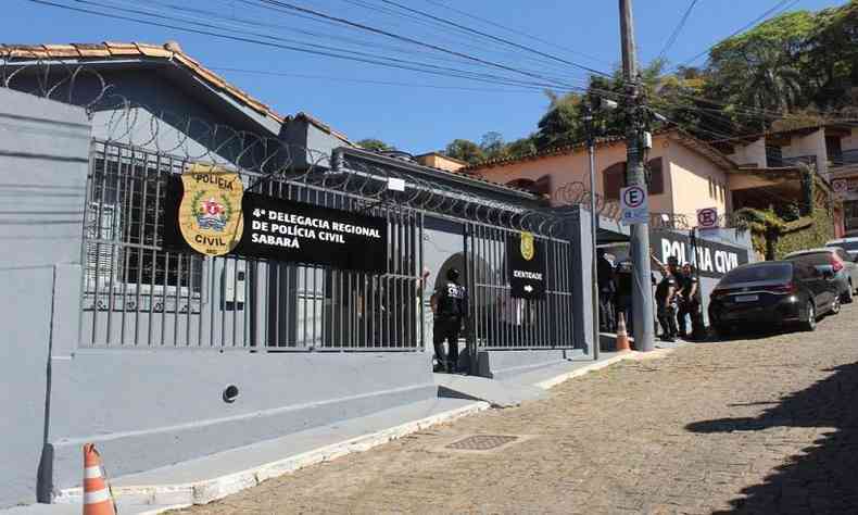 Policiais da Delegacia de Homicdios de Sabar ainda no tem pistas dos criminosos