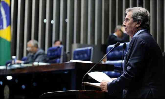 Collor se recusa a explicar publicamente os depsitos recebidos de Youssef (foto: Marcos Oliveria/Agncia Senado - 9/3/15)
