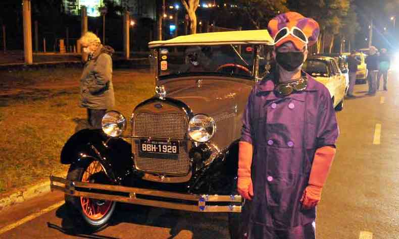 Caracterizado, Jos Rosas curtiu o evento com seu Ford Phaeton 1928(foto: Tlio Santos/EM/D.A Press)