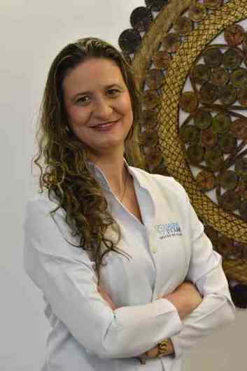 A enfermeira da empresa especializada em home care Sade no Lar, Juliana Ferreira das Neves Dantas