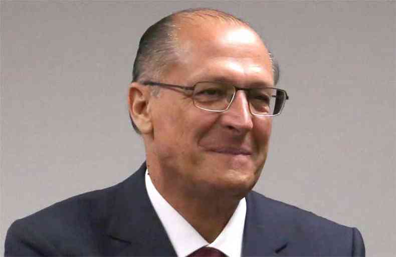 O governador Geraldo Alckmin determinou tambm que sua base na Assembleia Legislativa de So Paulo congele seu prprio salrio, que hoje  de R$ 21,6 mi(foto: Carlos Magno/Governo RJ )