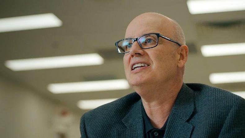 Da Austrália, o virologista Edward Holmes ajudaria Zhang a divulgar para o mundo o genoma do novo coronavírus(foto: BBC) Da Austrália, o virologista Edward Holmes ajudaria Zhang a divulgar para o mundo o genoma do novo coronavírus(foto: BBC)