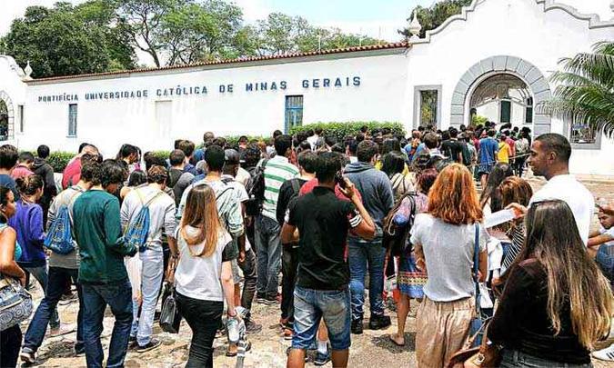 Provas do Enem: para se candidatar, estudantes não podem ter cidadania portuguesa nem morar há mais de dois anos naquele país(foto: Marcos Vieira/EM/D.A Press) Provas do Enem: para se candidatar, estudantes não podem ter cidadania portuguesa nem morar há mais de dois anos naquele país(foto: Marcos Vieira/EM/D.A Press)