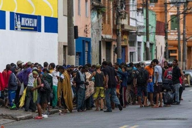 Operação na Cracolândia começou na semana passada e teve fortes críticas em relação a atuação da polícia (foto: YASUYOSHI CHIBA / AFP) Operação na Cracolândia começou na semana passada e teve fortes críticas em relação a atuação da polícia (foto: YASUYOSHI CHIBA / AFP)