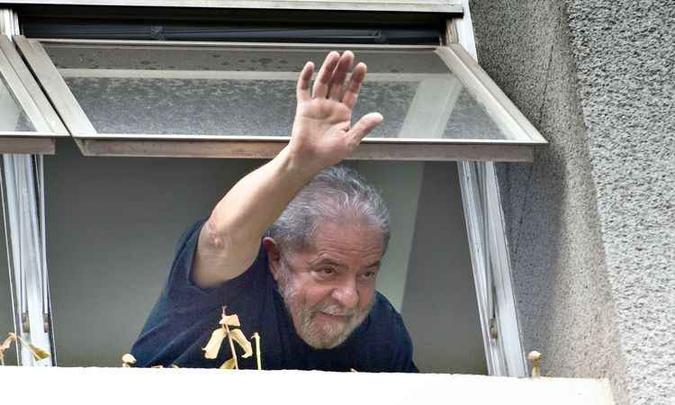 O triplex do Guarujá, segundo a condenação, teria servido de propina para Lula(foto: Nelson Almeida) O triplex do Guarujá, segundo a condenação, teria servido de propina para Lula(foto: Nelson Almeida)